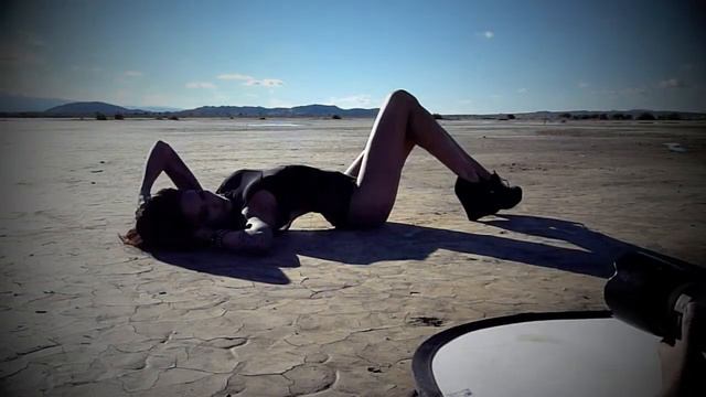 Katie Pfeffer Desert Shoot by CASH | Behind the Scenes смотреть онлайн