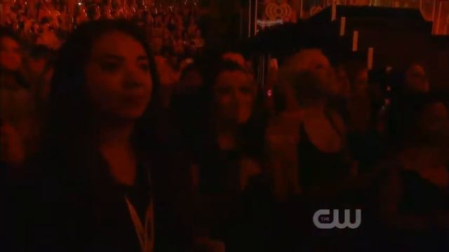 Taylor Swift - Sparks Fly - iHeartRadio -HIFI смотреть онлайн