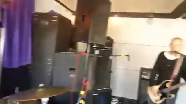 קטע קצר של ארקדי דוכין בחזרות לקראת המופע смотреть онлайн