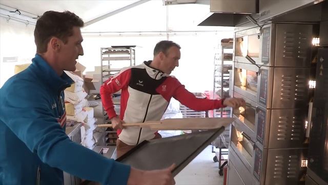 Sumi und Fide heimlich in der Kornspitz® Backstube смотреть онлайн
