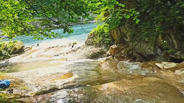 Каскад водопадов гейзер русло реки Мишоко смотреть онлайн