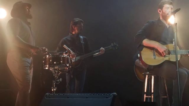 Brett Eldredge - Crowd my mind смотреть онлайн