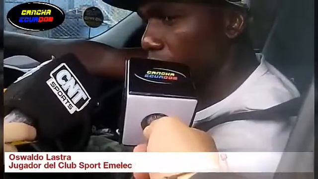 Oswaldo Lastra, jugador del Club Sport Emelec a la salida de los entrenamientos смотреть онлайн