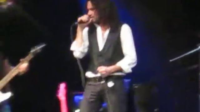 Constintine Maroulis - Ain't No Sunshine смотреть онлайн