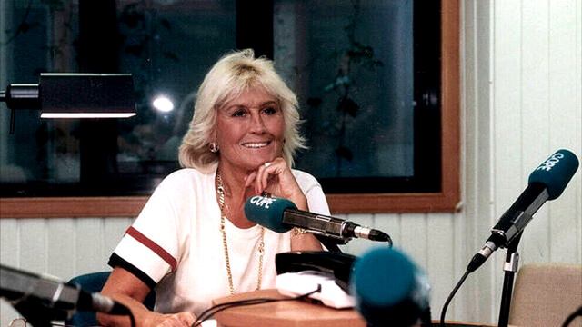 Inicio de Directamente Encarna. Grabación a través de COPE Miramar de Barcelona 666 OM. Enero 1992. смотреть онлайн