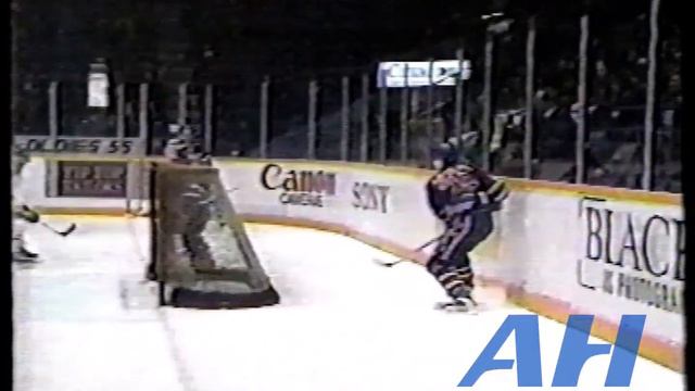 OHL Mar. 21, 1993 Dennis Maxwell,SUD v Alan Letang,NMK (hit) Sudbury Wolves Newmarket Royals смотреть онлайн