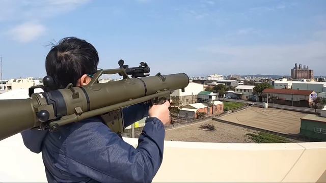 火箭推進榴彈/網球發球？/Rocket-propelled grenade/RPG/Carl Gustav M3 84mm Rocket Launcher смотреть онлайн