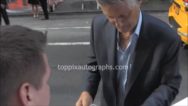 Lasse Hallstrom - Signing Autographs at 'The Hundred Foot Journey' premiere in NYC смотреть онлайн
