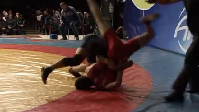 Вольная борьба. Чемпионат Кыргызстана-2017. 61 кг 1\2 Багдовлет уулу Уран-Эрназар Акматалиев смотреть онлайн