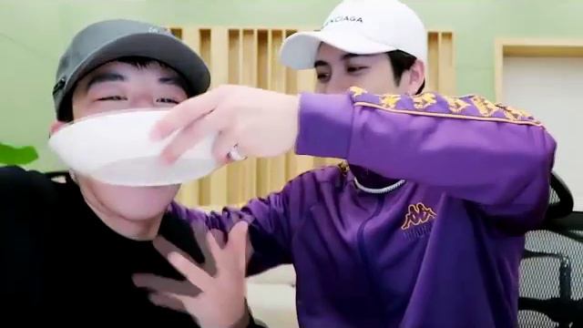 Jackson Wang Feat. EeOneGuy - самое бессмысленное видео