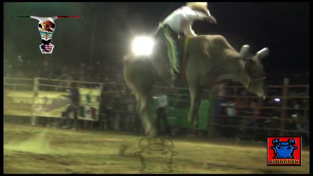 PEQUEÑO GUERRERO DE JALISCO VS CARAMELO DE LOS DESTRUCTORES DE MEMO OCAMPO EN JUQUILA OAXACA смотреть онлайн