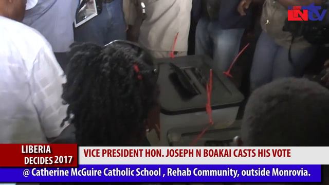 LIBERIA DECIDES 2017 (ELECTIONS UPDATE) VICE PRESIDENT HON. JOSEPH N BOAKAI CASTS HIS VOTE . смотреть онлайн