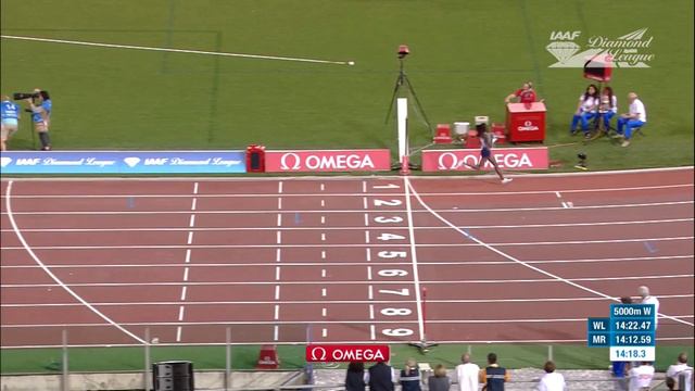 Hellen Obiri smashes the Kenyan record in the Women's 5000m - IAAF Diamond League Rome 2017 смотреть онлайн