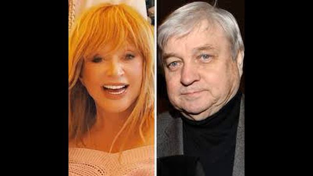 АЛЛА HAПЛEBAЛА НА ПОХOPOНЫ МУЖА. смотреть онлайн