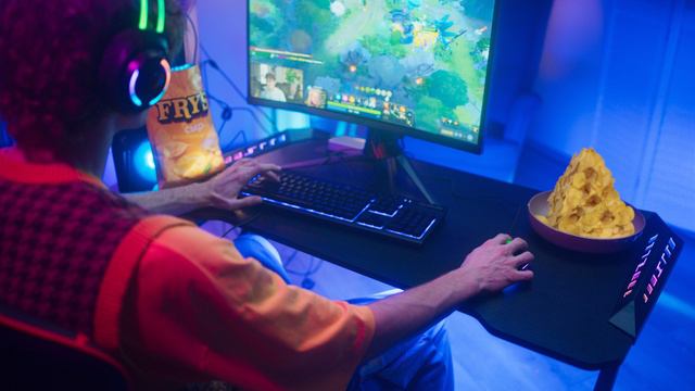 FRYs. Rodcher Creative. Реклама. ОЛВ 10 "Шейпы. Сыр"