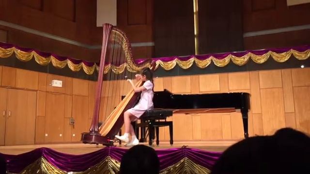 Sonatina no.2 by Dussek (performed by Talia Cheung (age 11)) смотреть онлайн