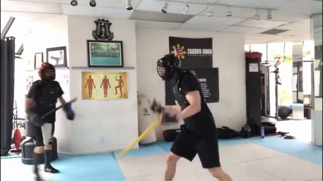 Eskabo Daan Double Stick Sparring: Dave vs Kris смотреть онлайн