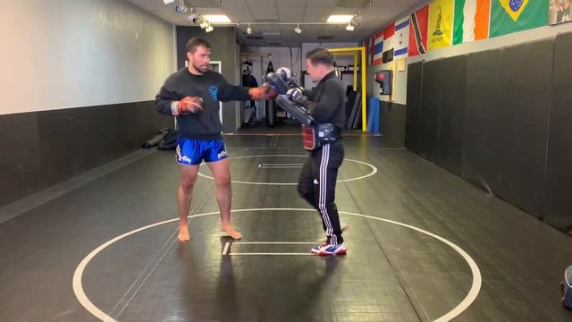 Muay Thai pads with Johnny Parsons смотреть онлайн