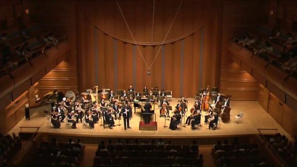 Ivan Podyomov plays Martinu oboe concerto. Tokyo Philharmonic, Takeshi Ooi