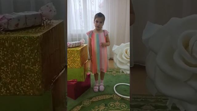 Черникова Таисия читает стихотворение Мой папа красивый и сильный как слон" смотреть онлайн