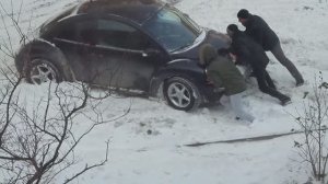 Владивосток и Первый снег! Автомобиль застрял в снегу.