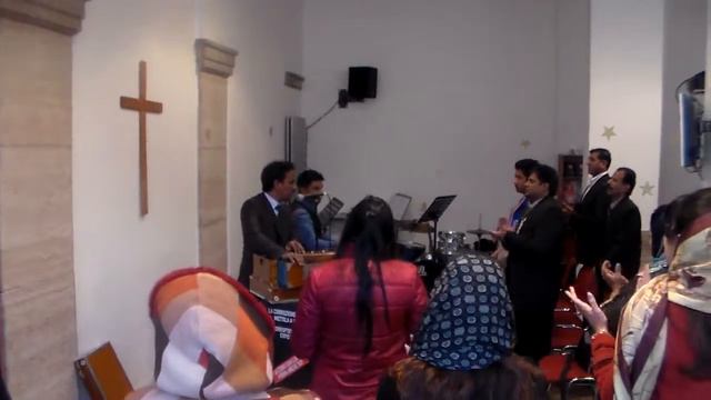 Pastor Latif Jacob Singing in Trento , Italy with brother Imran Gill смотреть онлайн