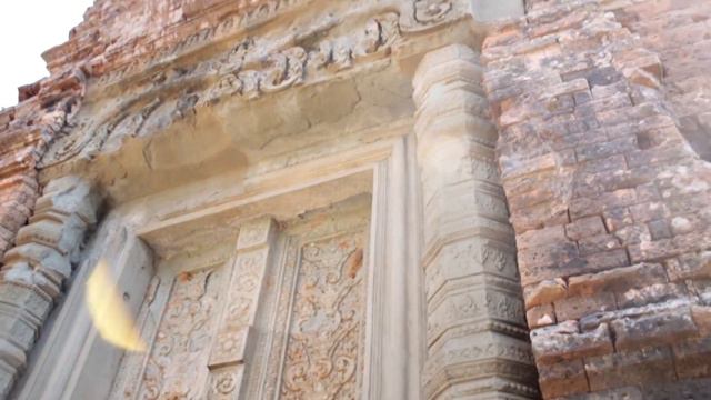 Cambodia Heritage - Angkor Wat - Baksei Chamkrong Temple.