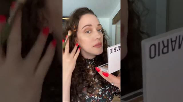 Kat Dennings's makeup tips and tutorial смотреть онлайн