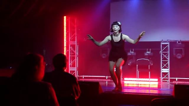 'I Can't Do It Alone' from Chicago by Kirsty Fuller смотреть онлайн