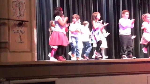 The school dance from Luis смотреть онлайн