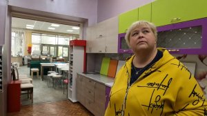 Купили для Абдугани нужную вещь в его комнату. Идём в Итальянский ресторан.