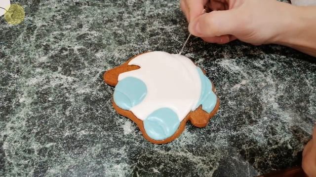 Рисуем новогодние пряники. Пряник-снежок.