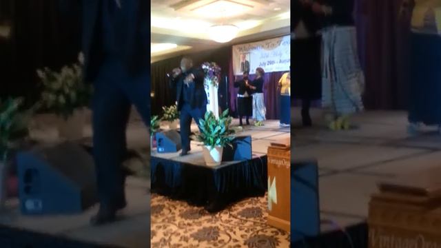 Pastor Daryl and Latonya Blair and choir смотреть онлайн
