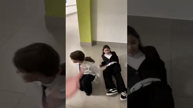 в школе с подругами смотреть онлайн