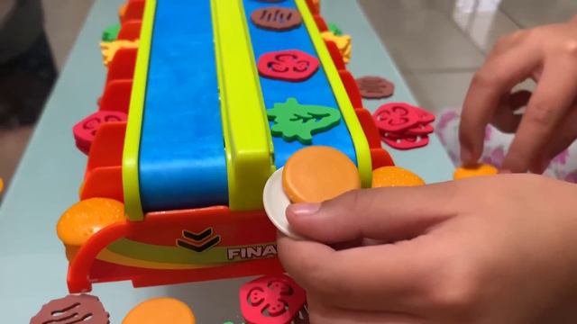 NOS ENCANTAN LAS HAMBURGUESAS | Guzmancitos смотреть онлайн