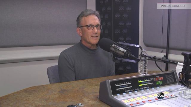 '10% Happier with Dan Harris' and Meditation Teacher Steve Armstrong смотреть онлайн