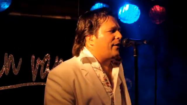 Dirk en van Daan crazy little thing called love смотреть онлайн