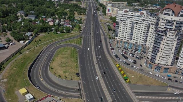 Алматы. Проспект Аль-Фараби от улицы Ходжанова до перехода в улицу Саина.