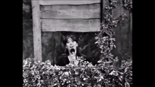 שיר ישראלי - רון בכר - צילה דגן ומזי כהן - על הדרך עץ עומד -איציק מאנגר  פ.לסקובסקי תרגום: נעמי שמר