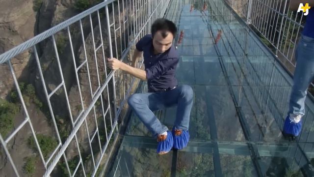 Terrifying Glass Bridge In China's Zhangjiajie National Forest смотреть онлайн
