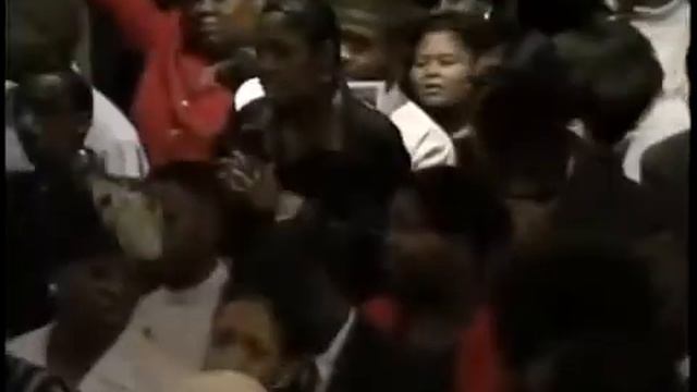 Bishop GE Patterson Sings Don't Blame God смотреть онлайн