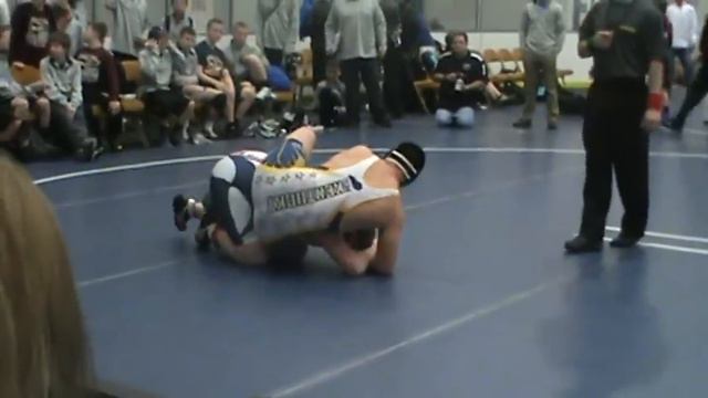 Kentucky wrestler breaks ohio wrestlers leg with illegal move at middle school duals at danville IL смотреть онлайн