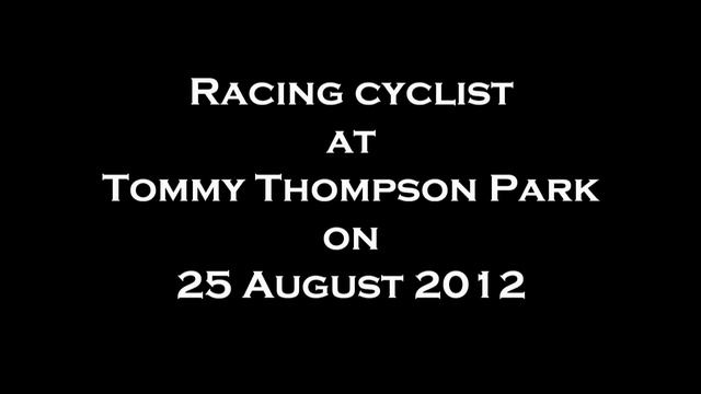 Racing cyclist at Tommy Thompson Park (HD) смотреть онлайн