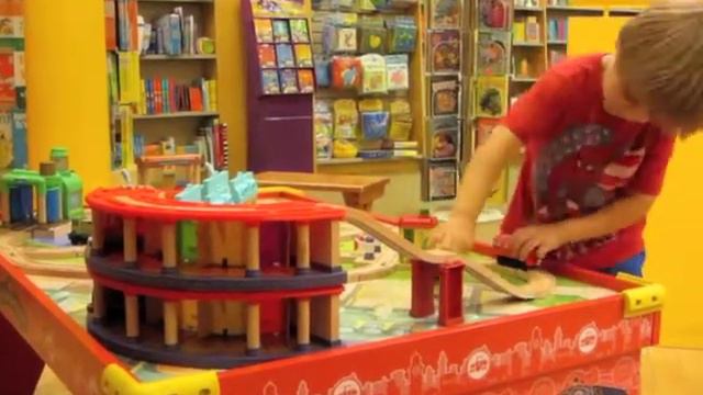 Train Table at Barnes & Noble смотреть онлайн