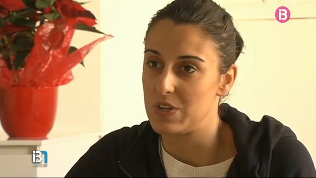 Alba Torrens arriba a Binissalem per passar les festes de Nadal смотреть онлайн