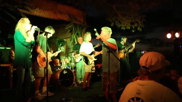 Leslie, Tom, and Les смотреть онлайн