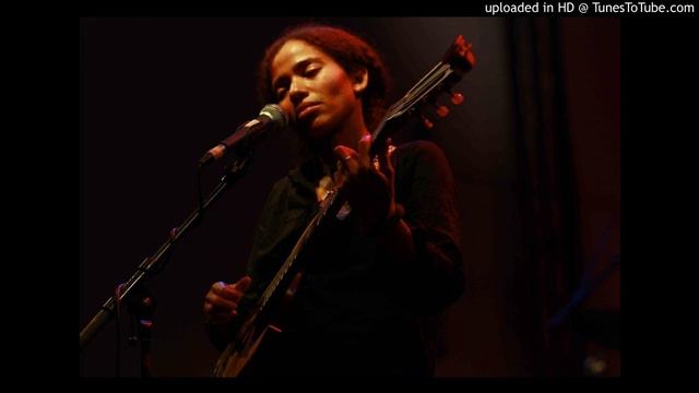Nneka Walking смотреть онлайн