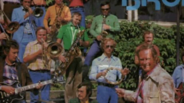 Babičko, Nauč Mě Charleston  - Hraje Gustav Brom