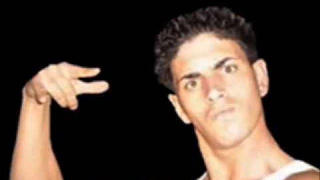 Yankee tough guy calls a wigger and some more southern white trash at the payphone смотреть онлайн