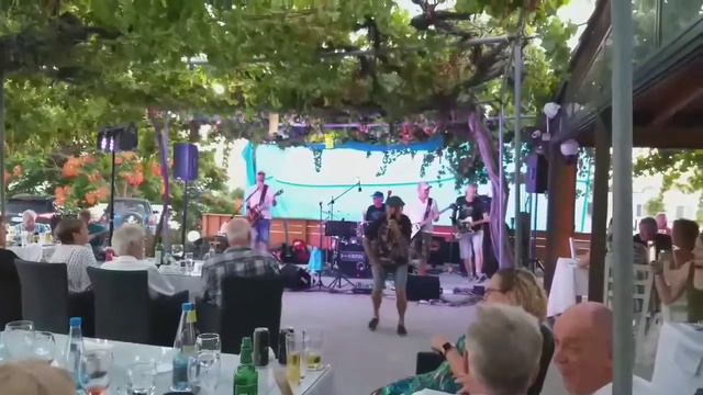 Mid Life Crisis play Highway to Hell at Darcy's смотреть онлайн